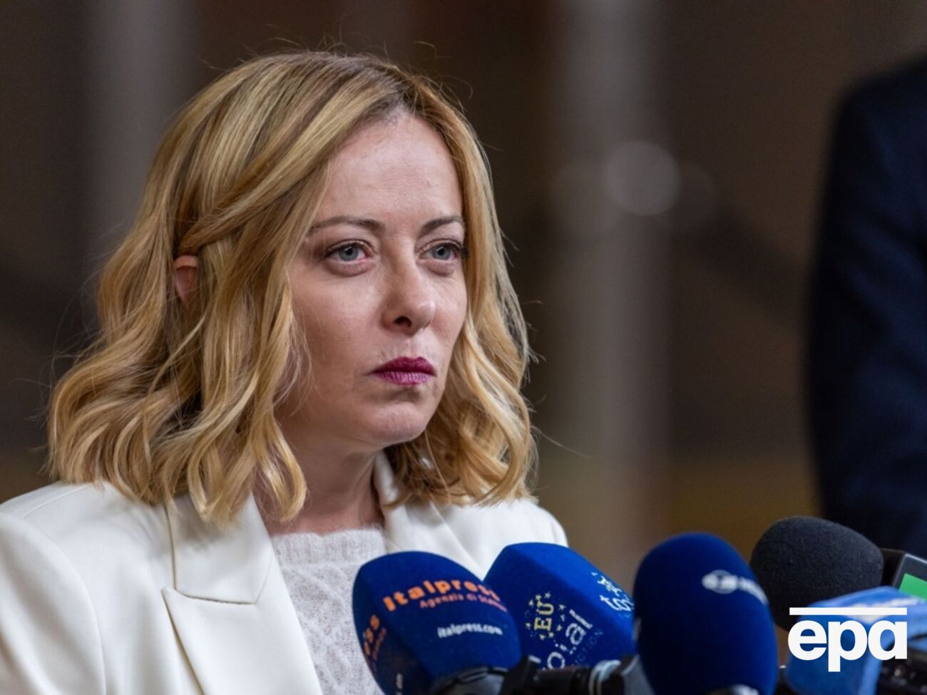 Мелони отметила, что распространение положений пятой статьи НАТО на Украину было бы гораздо эффективнее, чем отправка в страну миротворцев