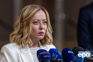 Мелони отметила, что распространение положений пятой статьи НАТО на Украину было бы гораздо эффективнее, чем отправка в страну миротворцев