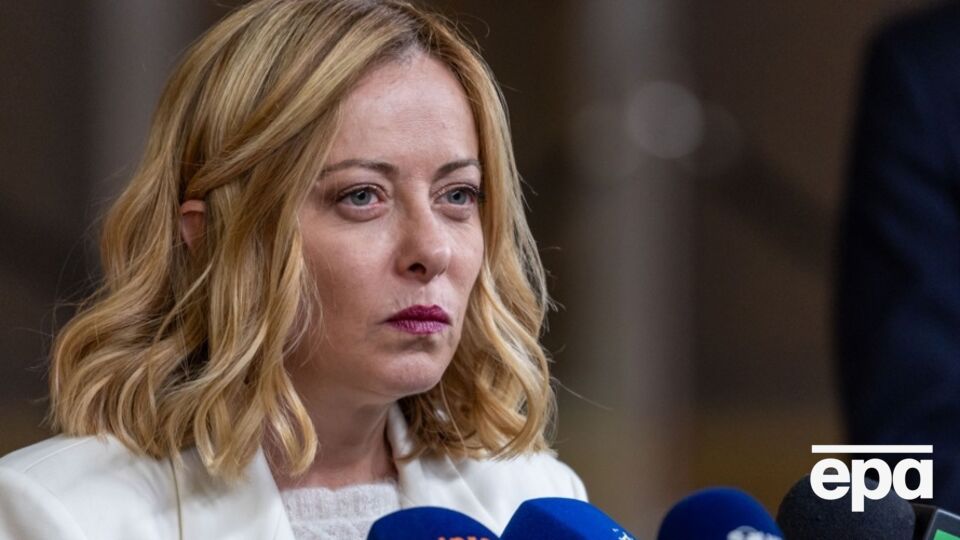 Мелони отметила, что распространение положений пятой статьи НАТО на Украину было бы гораздо эффективнее, чем отправка в страну миротворцев