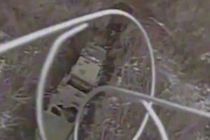 Как отмечает пресс-служба, украинские военные также поразили с десяток автомобилей и ликвидировали укрытие оккупантов