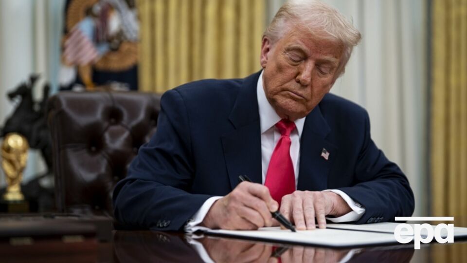Трамп, який називає біткоін "цифровим золотом", зазначив, що "цифровий резерв біткоінів" буде мати й інші цифрові валюти