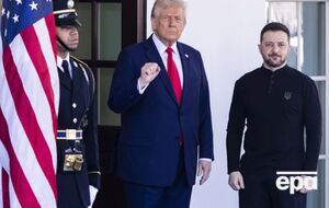 Встречая Зеленского 28 февраля, Трамп отметил, что украинский президент "весь такой нарядный"