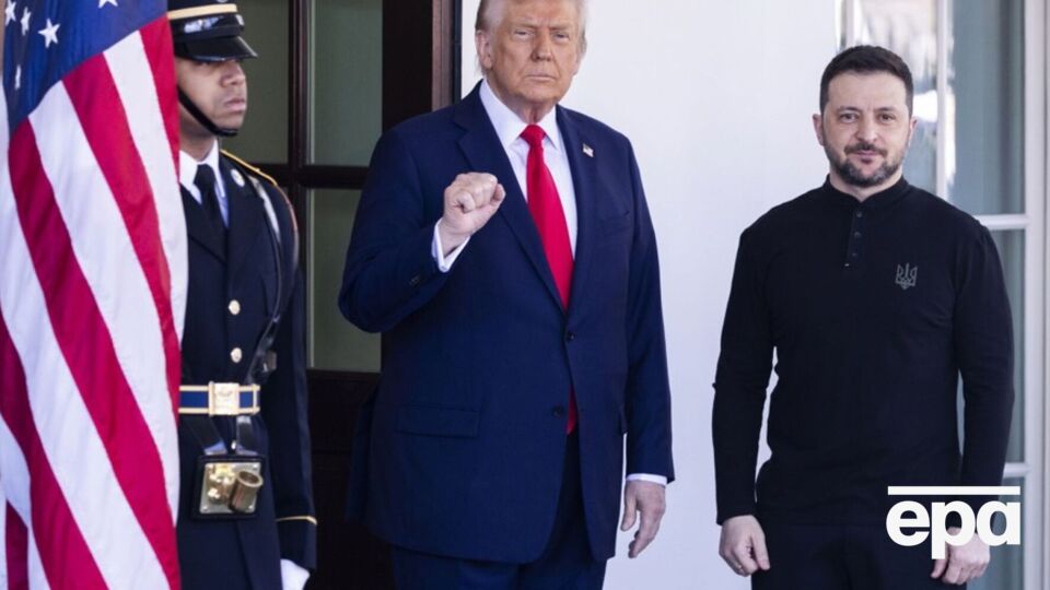 Зустрічаючи Зеленського 28 лютого, Трамп зазначив, що український президент "весь при параді"