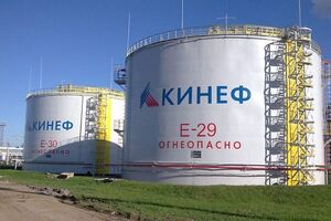Завод виробляє різні види пального