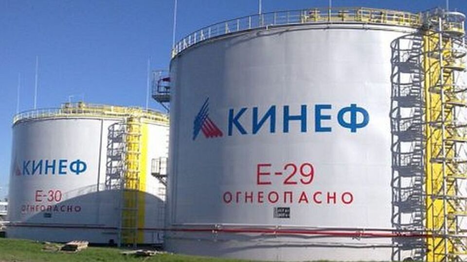 Завод виробляє різні види пального