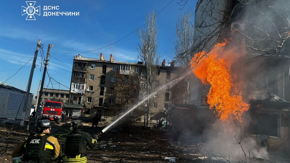 Пошкоджено сім багатоповерхівок, чотири приватні будинки, чотири адмінбудівлі