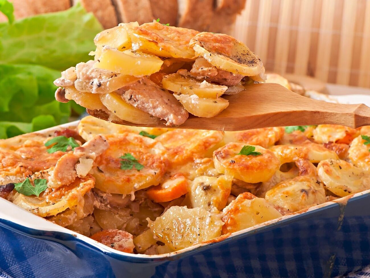 Чтобы запеканка получилась сочной, вам понадобится майонез