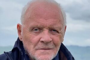 Хопкинс родился в 1937 году в Великобритании