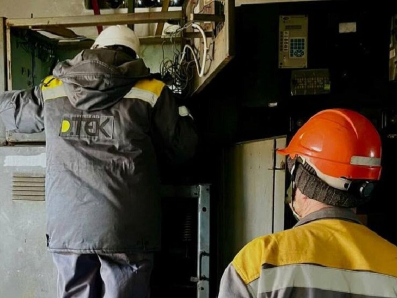 ДТЕК відновлює енергопостачання після обстрілів