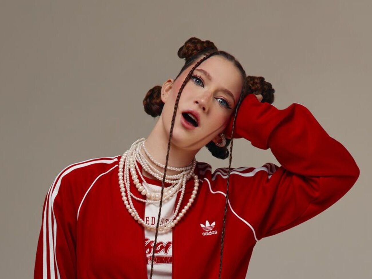 Rony дебютувала із кліпом на пісню "Ігнорую SMS" у січні 2025 року