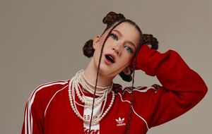 Rony дебютувала із кліпом на пісню "Ігнорую SMS" у січні 2025 року