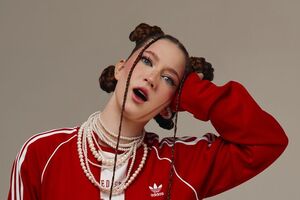 Rony дебютувала із кліпом на пісню "Ігнорую SMS" у січні 2025 року