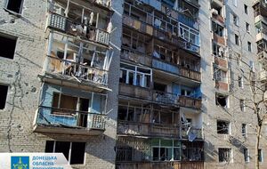 Повреждены по меньшей мере семь многоэтажек, 12 человек получили ранения