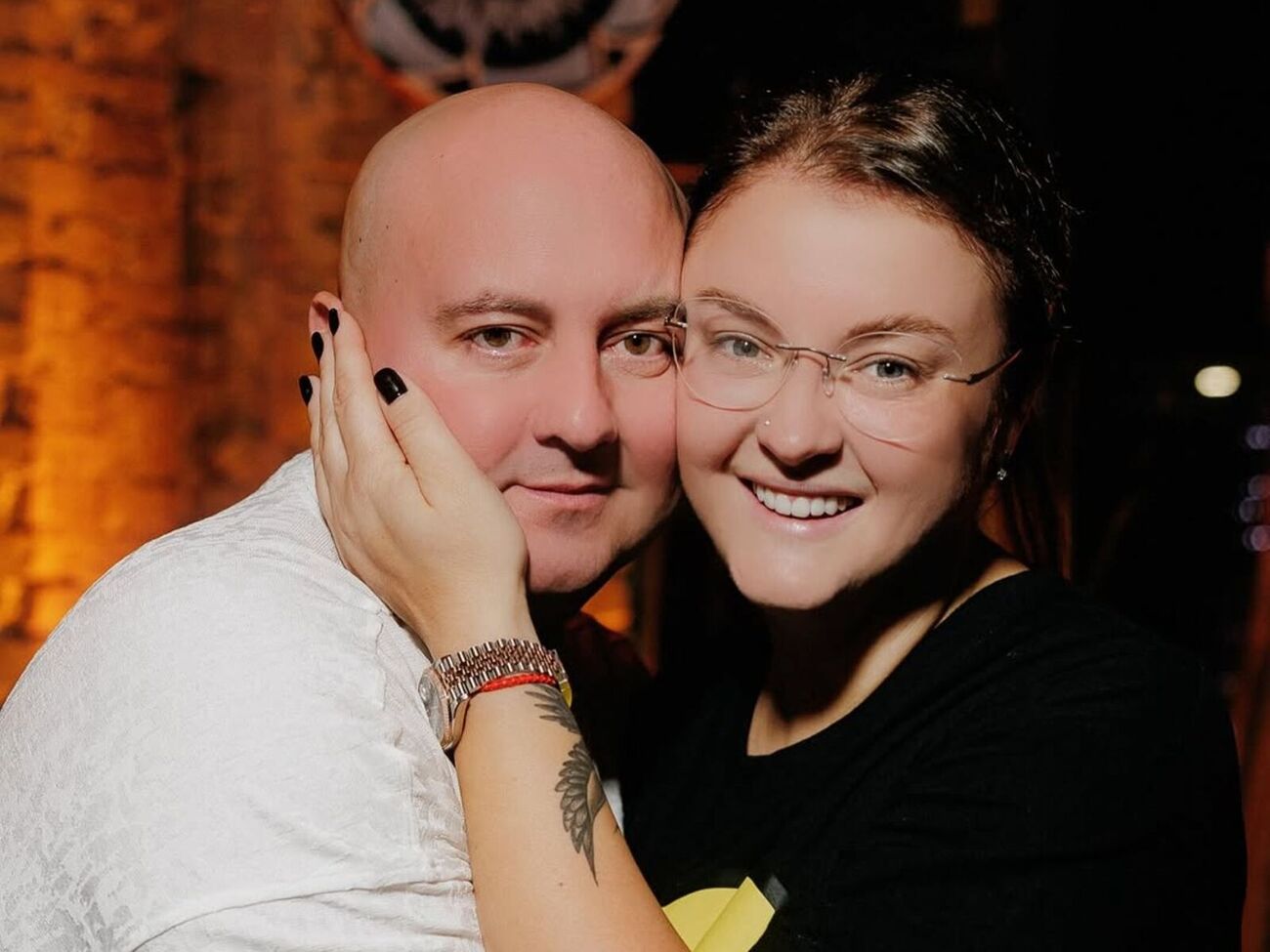 По словам Ткача, они с женой Викторией из-за непонимания и взаимных обид вынуждены были разъехаться