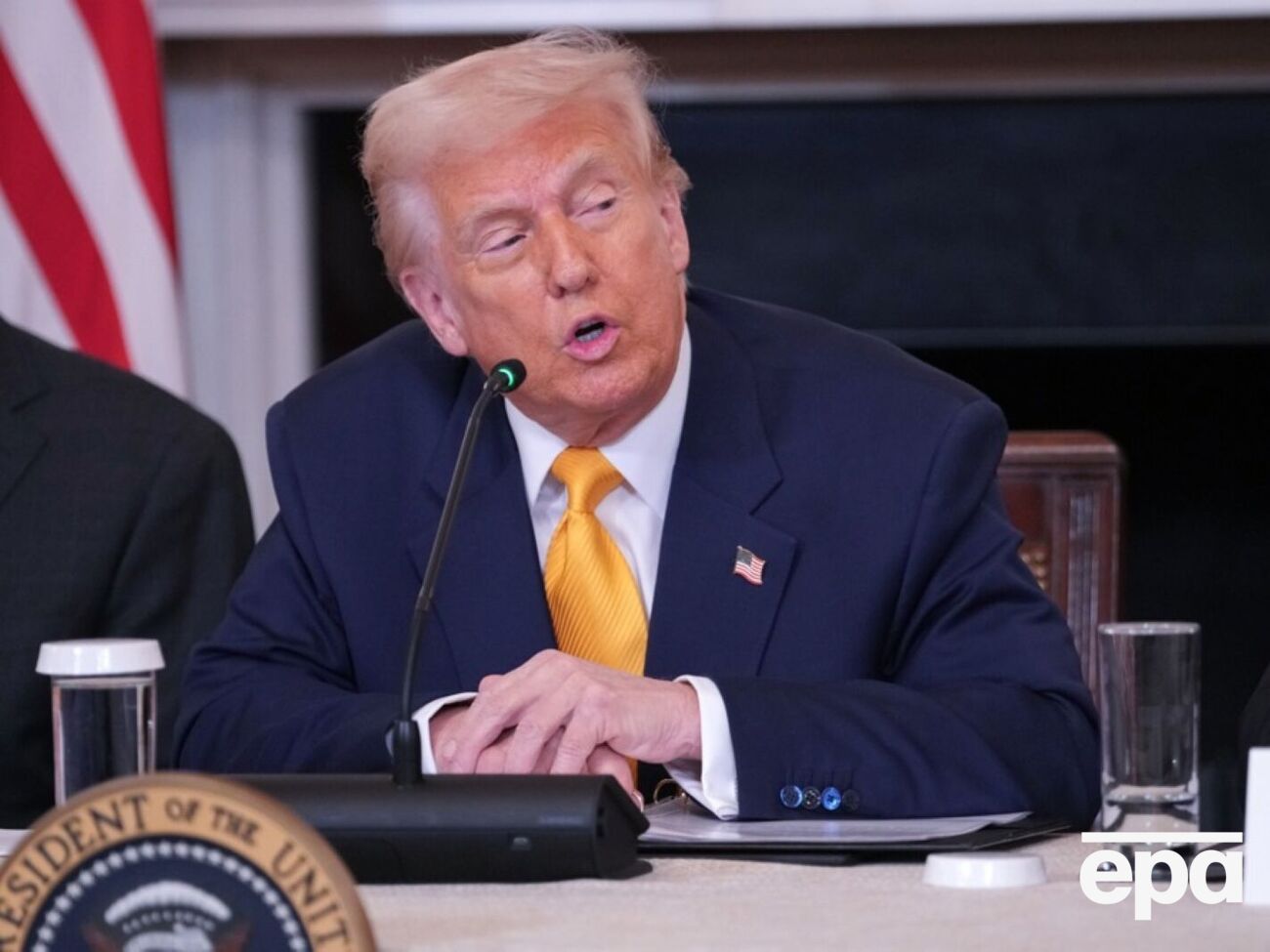 По словам собеседников, Трамп хочет видеть, что Зеленский склоняется к переговорам, определенным территориальным уступкам и движется в сторону выборов в Украине