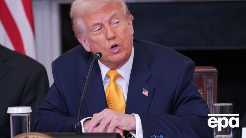 За словами співрозмовників, Трамп хоче бачити, що Зеленський схиляється до переговорів, певних територіальних поступок і рухається в бік виборів в Україні