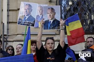 СМИ пишут, что возле здания ЦИК собрались несколько сотен сторонников Джорджеску