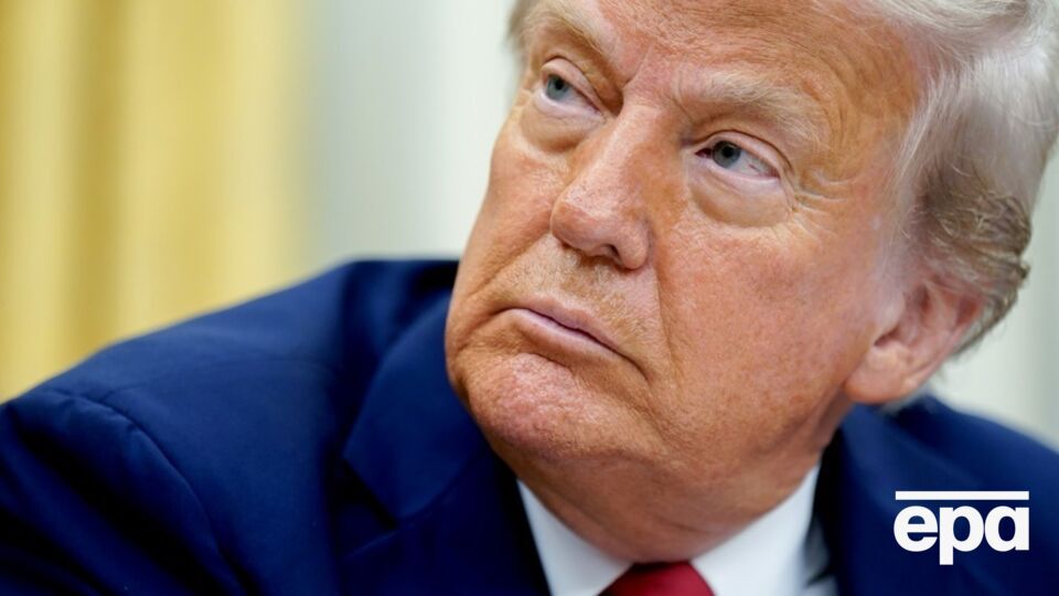 Трамп (на фото) зазначив, що Ле Пен була лідеркою в опитуваннях перед президентськими виборами у Франції 2027 року