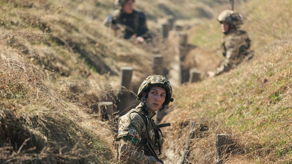 За перевод с передовой фигуранты хотели $8 тыс.