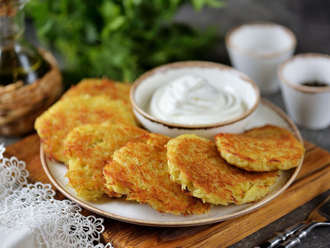 Деруни подають зі сметаною