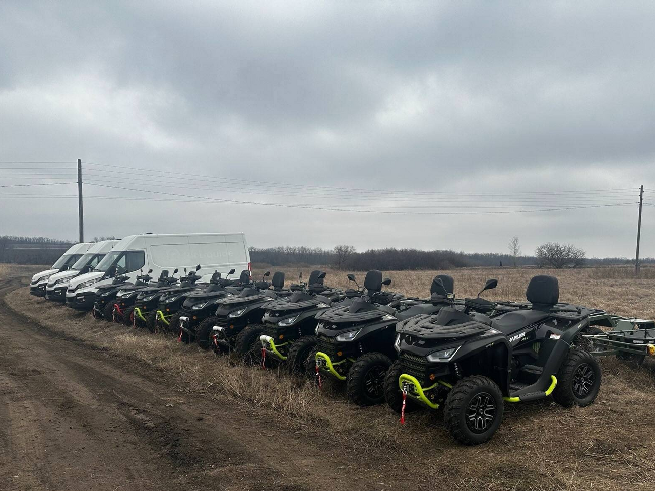 На фронт передали квадроцикли, евакуаційні причепи, вантажний транспорт і генератори