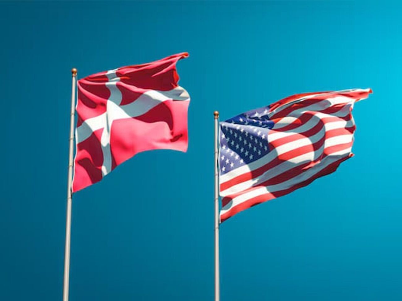 Как пишет СМИ, в настоящее время американские и датские официальные лица поддерживают минимальный дипломатический контакт