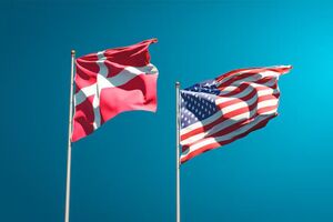 Как пишет СМИ, в настоящее время американские и датские официальные лица поддерживают минимальный дипломатический контакт