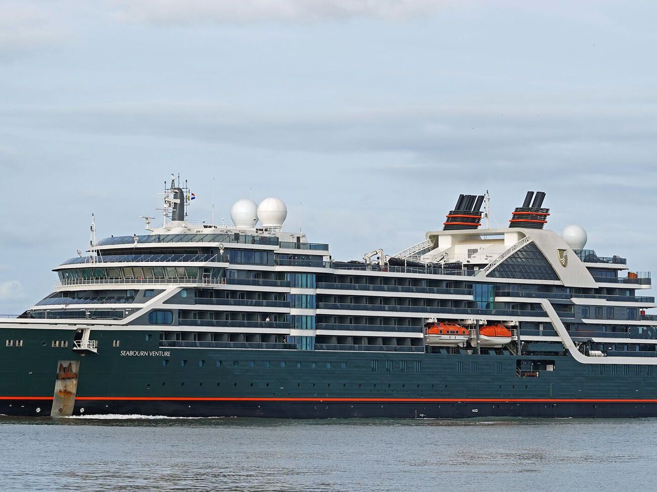 Корабли могут совершать путешествия в Арктику и Антарктику