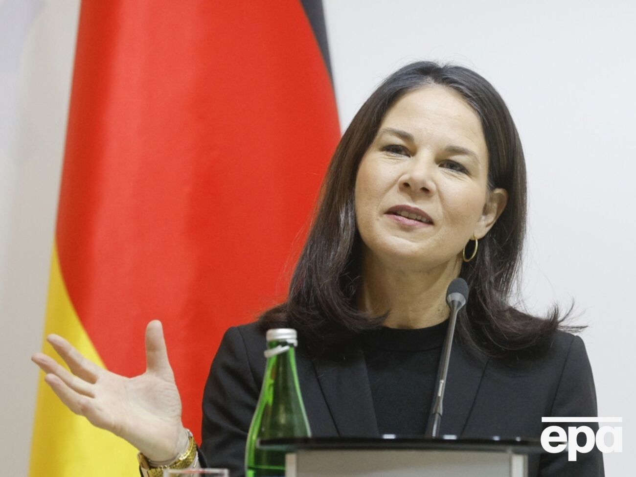 Бербок попередила, що Путіну не можна довіряти, бо попередніх домовленостей він не дотримується