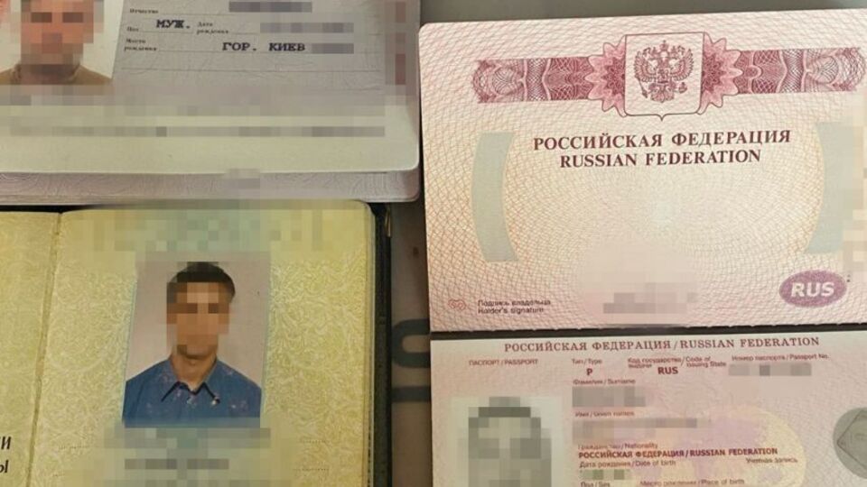 За даними ЗМІ, Молчанова затримали у Польщі, через яку він їхав до Німеччини отримати "грант"