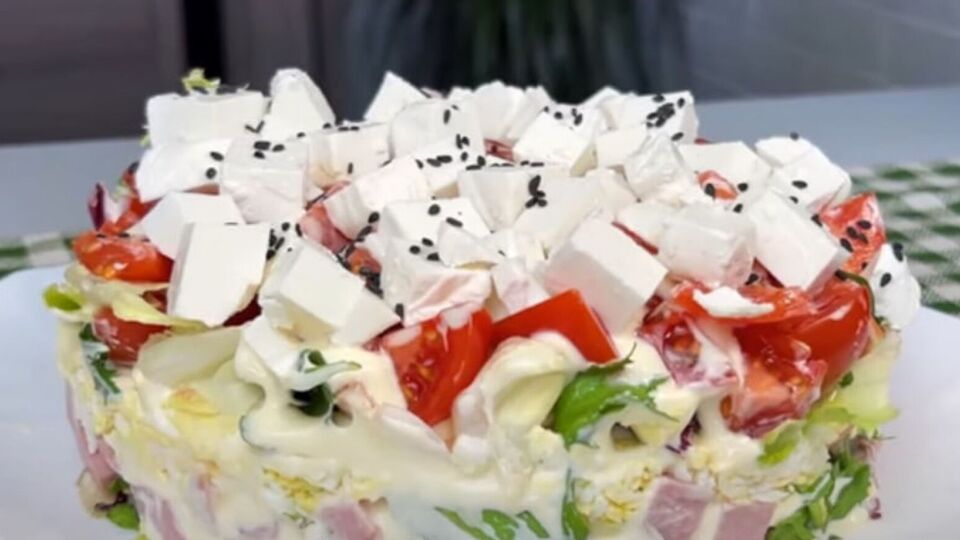 Готовий салат найкраще подавати на стіл відразу