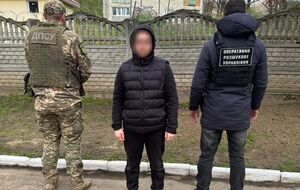 Как пишет ГПСУ, увидев военнослужащих, человек бросился наутек, игнорируя требования остановиться