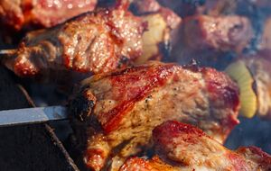 Шашлик у цибулевому маринаді має бути приблизно годину