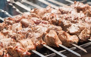 Клопотенко рекомендує потримати курятину в маринаді з йогурту