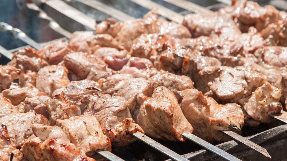 Клопотенко рекомендує потримати курятину в маринаді з йогурту