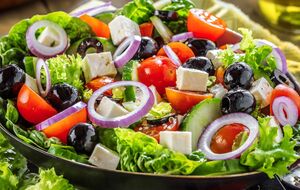 Греческий салат полезный и очень вкусный