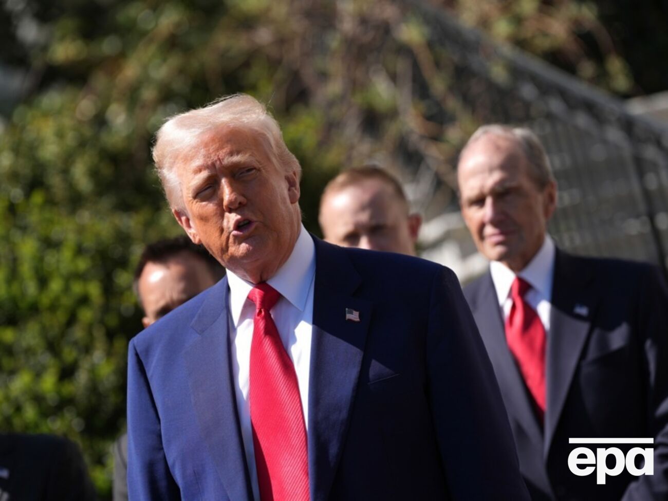 Трамп обругал своего бывшего советника, которого набрали по ошибке, сообщил телеканал