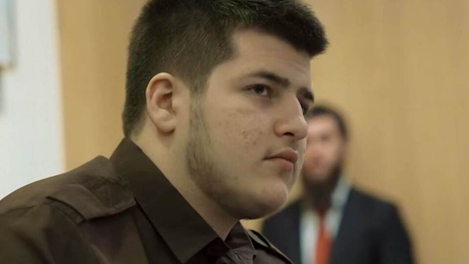 За даними агентства, також у паспортах сина Кадирова вказані різні прізвища й дати народження