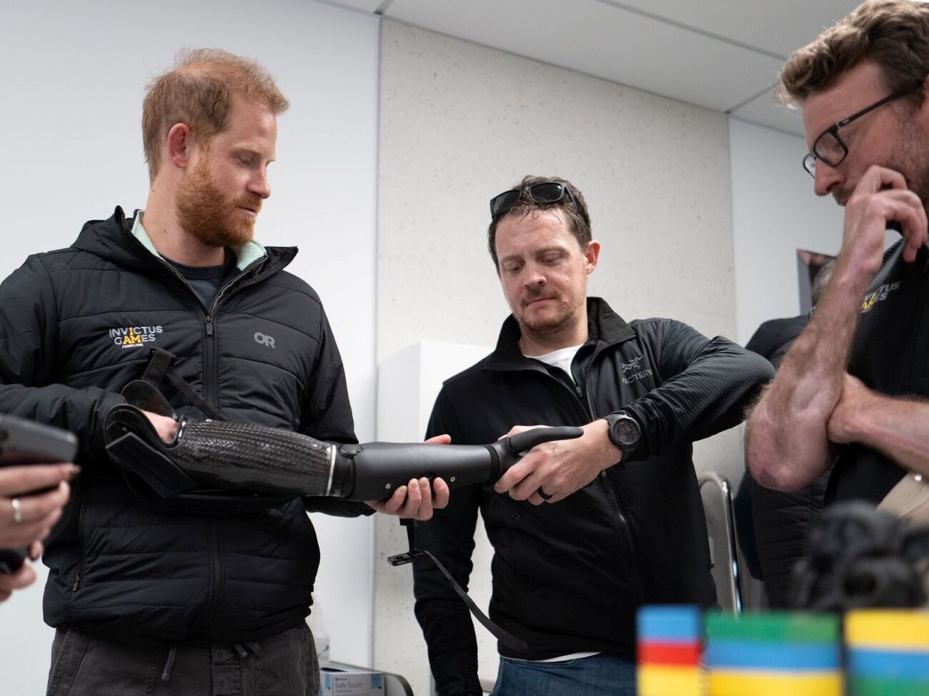 Принц Гарри во Львове пообщался с украинскими ветеранами