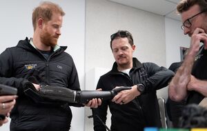 Принц Гарри во Львове пообщался с украинскими ветеранами