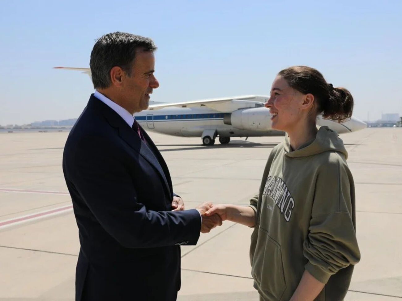 Посланник США по вопросам заложников сообщил CNN, что 10 апреля уже разговаривал с Карелиной (на фото справа)