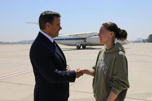 Посланник США по вопросам заложников сообщил CNN, что 10 апреля уже разговаривал с Карелиной (на фото справа)