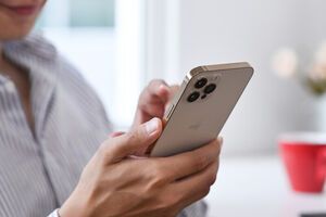 Руководитель отдела технологических исследований в финансовой компании Wedbush Securities заявил, что iPhone американского производства могут стоить более чем в три раза дороже