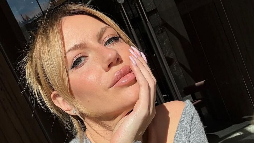 Никитюк порекомендовала использовать огурцы, чтобы убрать мешки под глазами