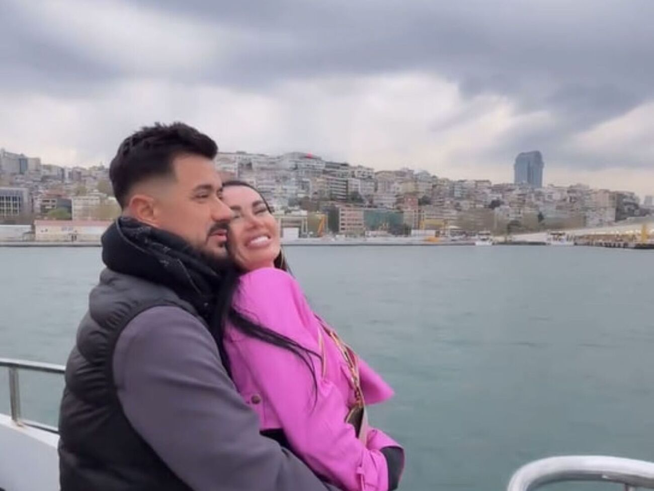 Про роман із новою дівчиною Налчаджиоглу повідомив 10 квітня