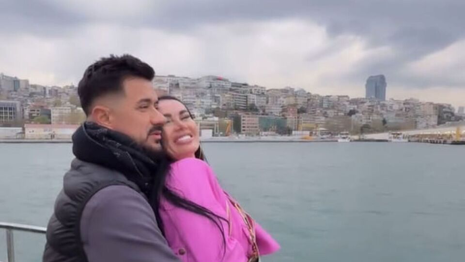 Про роман із новою дівчиною Налчаджиоглу повідомив 10 квітня