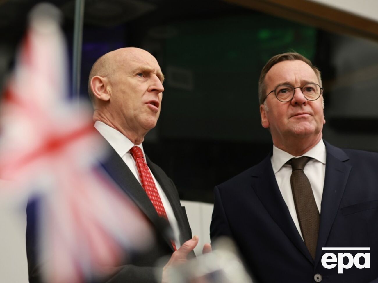 Писториус (справа): Это касается очень важной и все более важной отрасли – электронной, радиоэлектронной войны