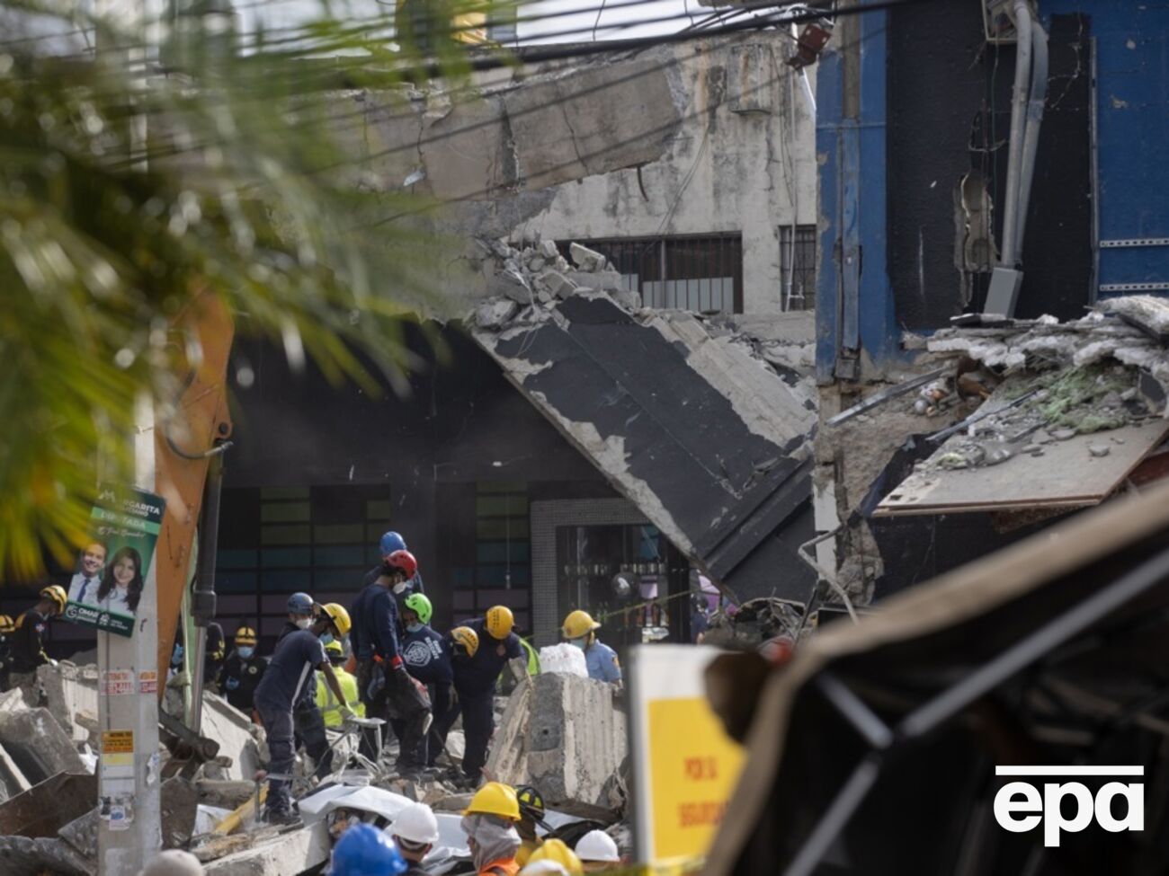 По словам чиновников, 189 человек удалось спасти из-под завалов