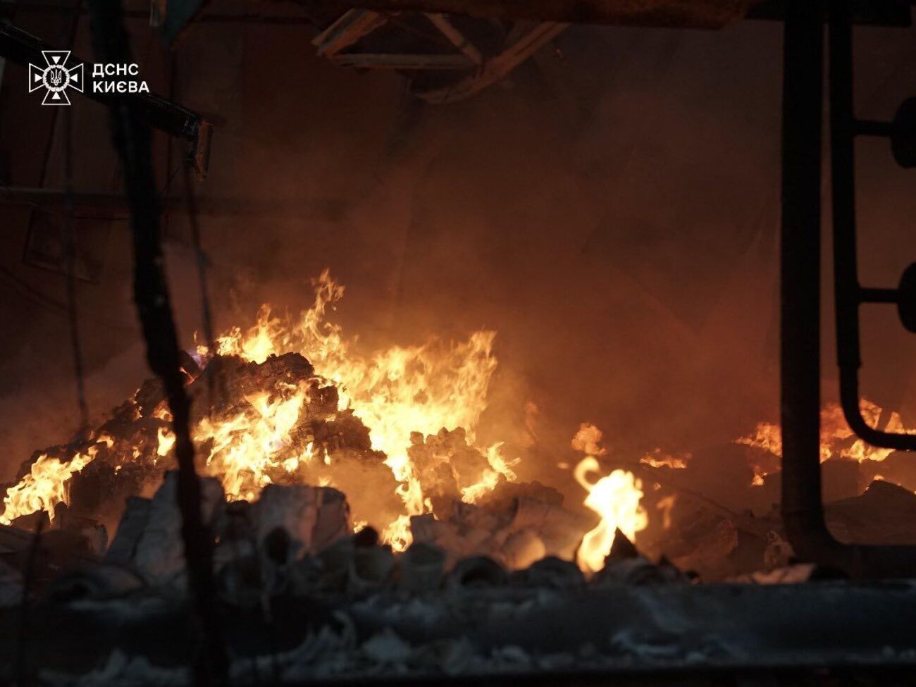 Уламки збитих БПЛА завдали шкоди у двох районах