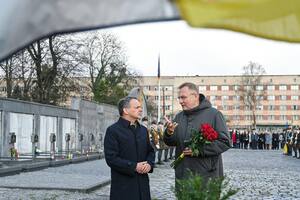 Вельдкамп (ліворуч) 11 квітня 2025 року у Львові